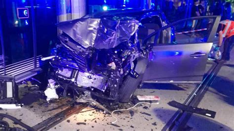 accident caen tram|Normandie. Une voiture s’encastre dans un tram à。